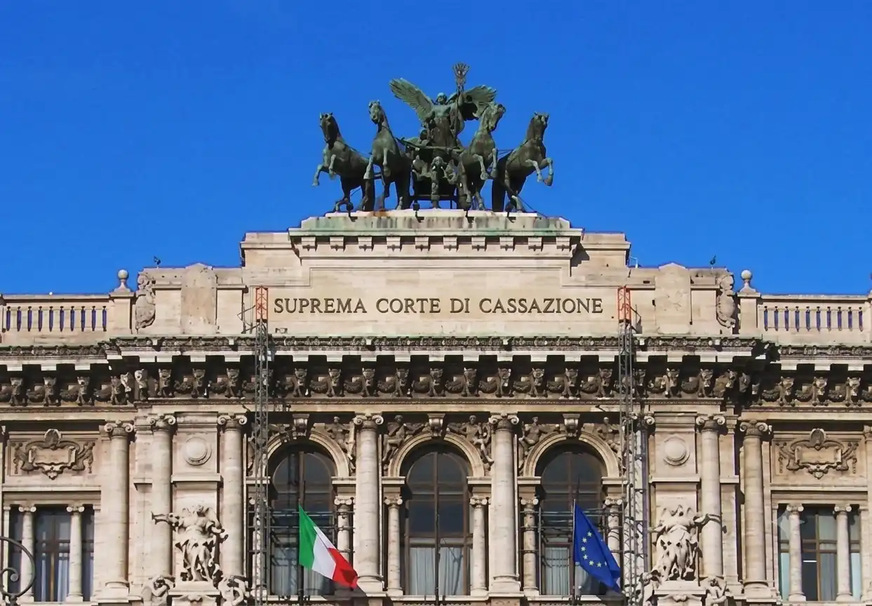 italian-citizenship-descent-minor-cassazione-ruling Detail shot of the facade of the Italian Supreme Court of Cassation (Corte di Cassazione) in Rome with its iconic bronze quadriga sculpture, representing the landmark ruling on Italian citizenship by descent for minor